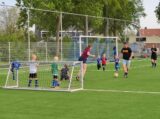 Laatste training S.K.N.W.K. JO7-1 van seizoen 2022-2023 (partijtje tegen de ouders) (100/130)